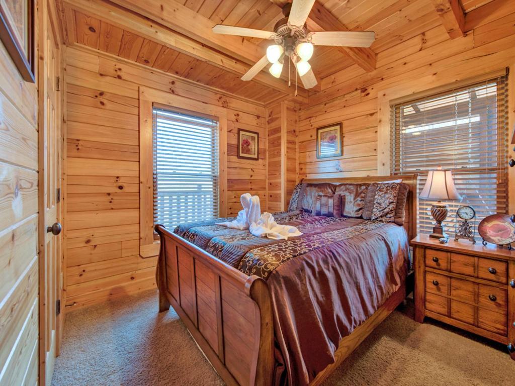 Misty Mountain Hideaway, 3 Bedrooms, Sleeps 10, Pool Access, Wifi Pigeon Forge Exterior photo