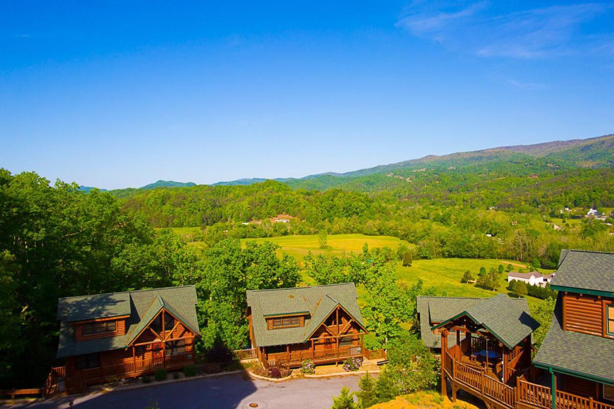 Misty Mountain Hideaway, 3 Bedrooms, Sleeps 10, Pool Access, Wifi Pigeon Forge Exterior photo