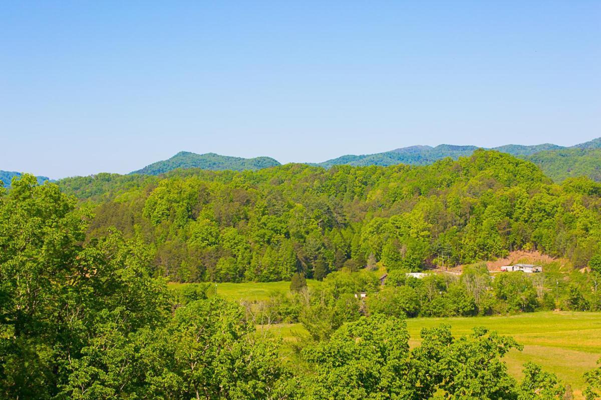 Misty Mountain Hideaway, 3 Bedrooms, Sleeps 10, Pool Access, Wifi Pigeon Forge Exterior photo